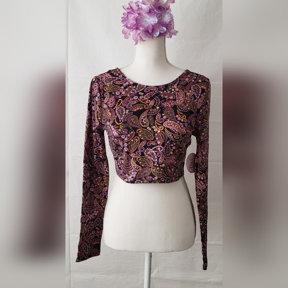 FULL CIRCLE TRENDS Back Cut Out Long Sleeve Top - Picture 1 of 6